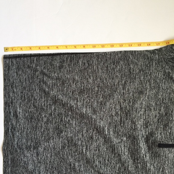 Under Armour Women’s Long Sleeve Shirt Size S/P - Picture 8 of 8